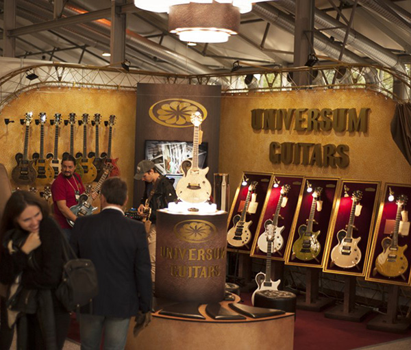 Вывеска UNIVERSUM GUITARS с лед подсветкой