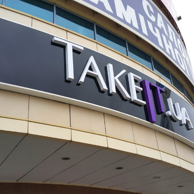 Объёмные буквы TAKEIT.UA на композите